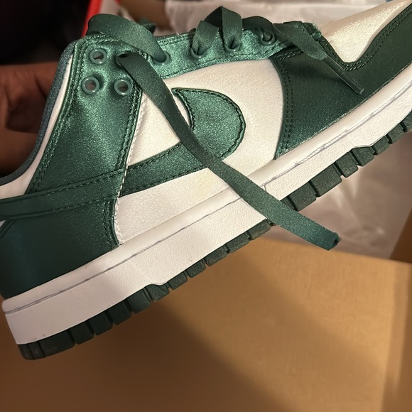 Women Nike dunks - Picture 4 of 4